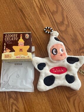 POP MART Twinkle Twinkle Moon Gelato Series Hand Towel (Secret Edition)